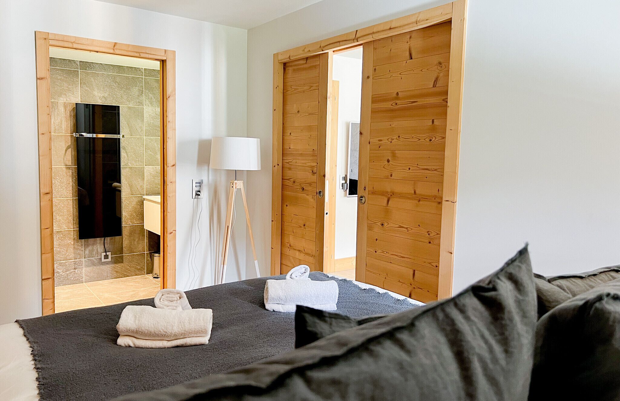 3 chambres, fer et planche à repasser, Wi-Fi gratuit, draps fournis