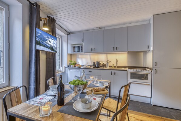 Fridge, microwave, oven, dishwasher