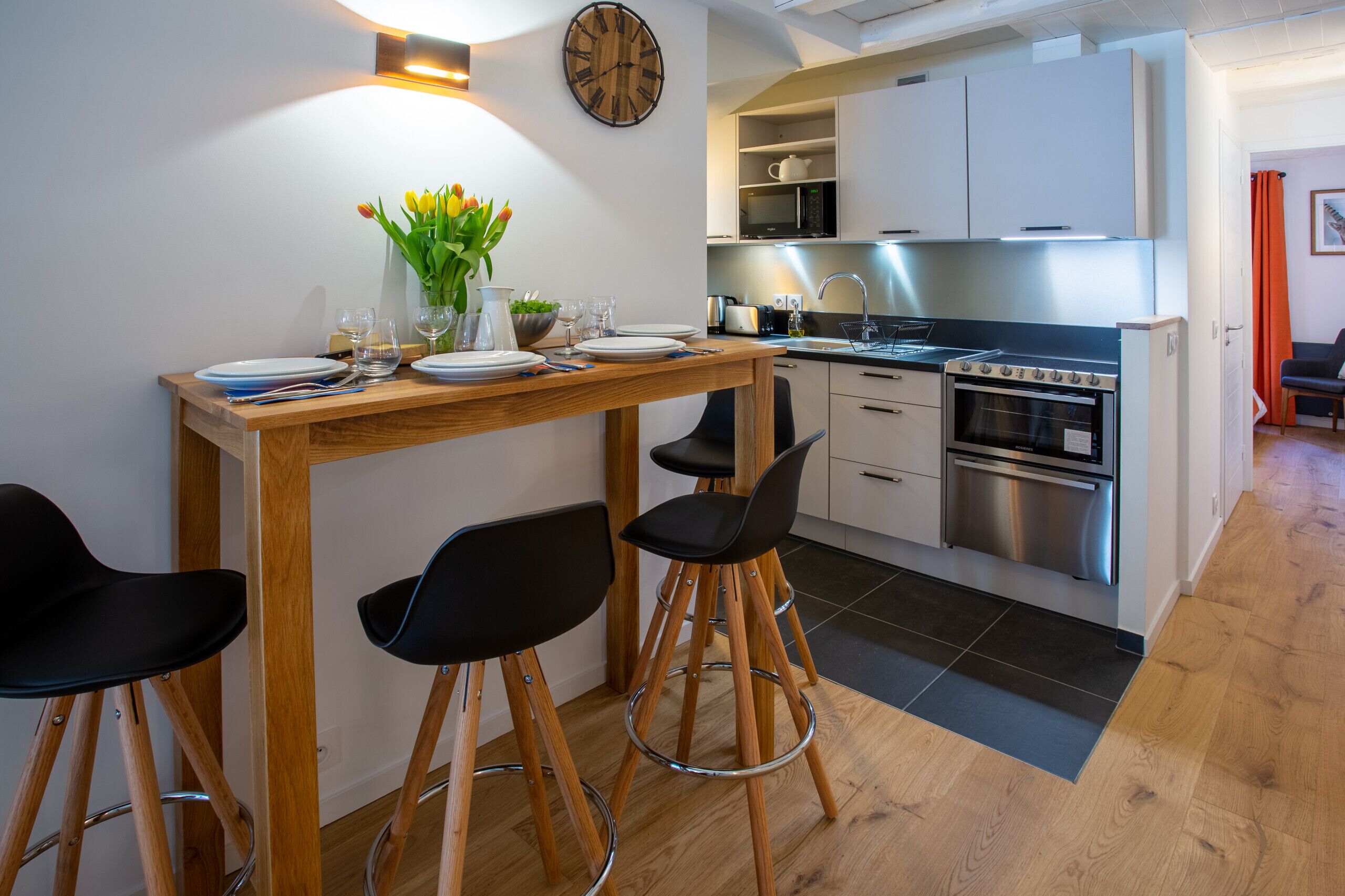 Kühlschrank, Mikrowelle, Ofen, Geschirrspüler