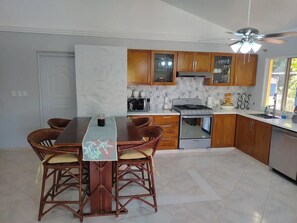 Fridge, microwave, oven, stovetop - Beautiful Sosua Beach House
(Sosua)