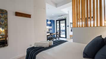 Een strijkplank/strijkijzer, gratis wifi, beddengoed