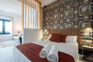 Tabla de planchar con plancha, wifi gratis, ropa de cama