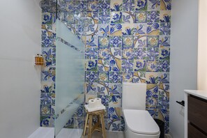 Shower, hair dryer, towels - The Joaquin Sorolla Apartment II by Florit Flats (Valencia)