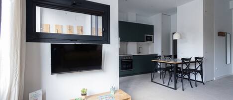 Kühlschrank, Mikrowelle, Ofen, Geschirrspüler