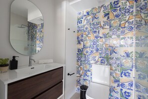 Dusch, hårtork och handdukar