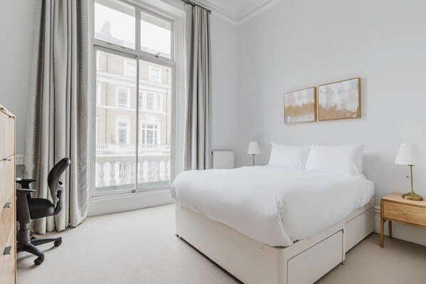 2 chambres, fer et planche à repasser, Wi-Fi, draps fournis