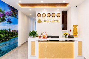 Reception - Lien's Hotel Da Lat (Da Lat)