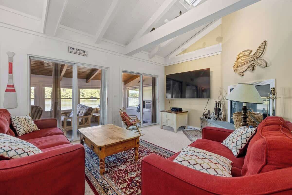 TV, fireplace, offices