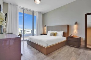 1 dormitori, planxa i posts de planxar, un bressol de viatge i wifi 