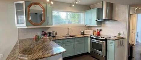 Micro-ondes, plaque de cuisson, lave-vaisselle