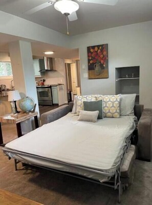 1 habitación, tabla de planchar con plancha, wifi gratis y ropa de cama 