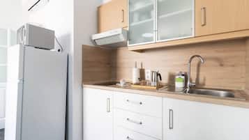 Refrigerador, microondas, parrilla de estufa y tostadora