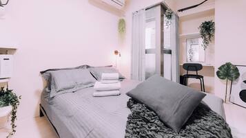 Appartement, 1 chambre, non-fumeurs | 1 chambre, bureau, fer et planche à repasser