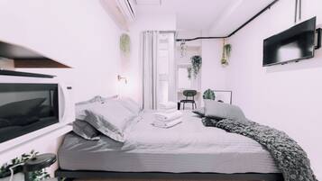 Appartement, 1 chambre, non-fumeurs | 1 chambre, bureau, fer et planche à repasser