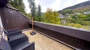 Terrace/patio - Andinas vacation apartment - Pure nature - Wonderful view - Adinas (Winterberg)