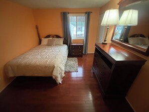 3 chambres, fer et planche à repasser, Wi-Fi, draps fournis