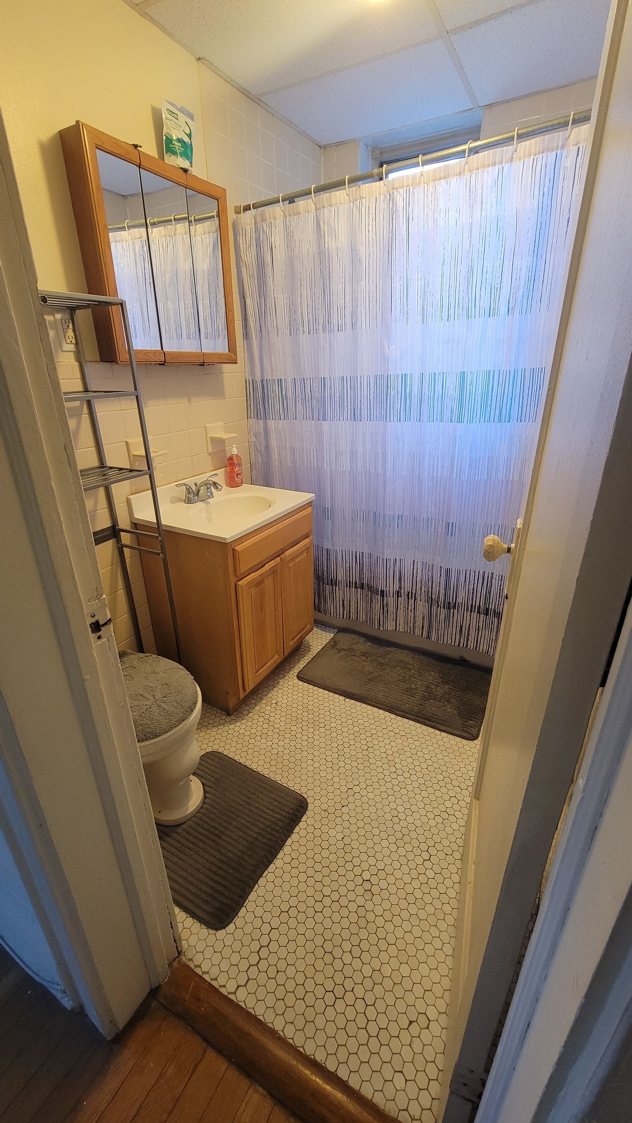 Towels, soap, shampoo, toilet paper