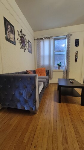 Cozy 1-bedroom apartment with WiFi, AC, and convenience in peaceful Elizabeth NJ