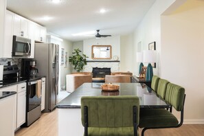 Fridge, microwave, oven, stovetop - Charming 3-bedroom Ranch Home in Grand Rapids - Perfect for Family Getaways! (Grand Rapids)