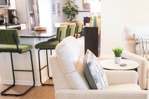 Smart TV, computer monitors - Charming 3-bedroom Ranch Home in Grand Rapids - Perfect for Family Getaways! (Grand Rapids)