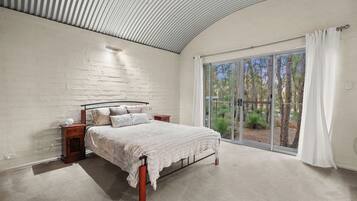 4 bedrooms, iron/ironing board, travel cot, bed sheets