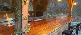 Private Romantic Woodland Getaway- with sauna, hot tub, fire pits, and more.