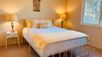 2 bedrooms, desk, iron/ironing board, travel crib