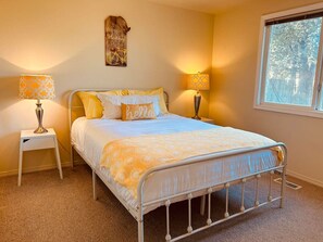 2 bedrooms, desk, iron/ironing board, travel cot