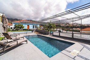 Una piscina cubierta