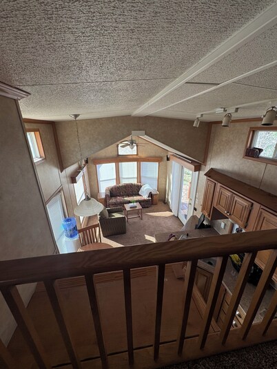Charming park model cabin with access to beautiful Lake Sakakawea