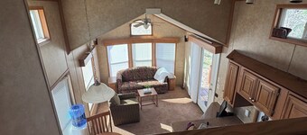 Charming park model cabin with access to beautiful Lake Sakakawea