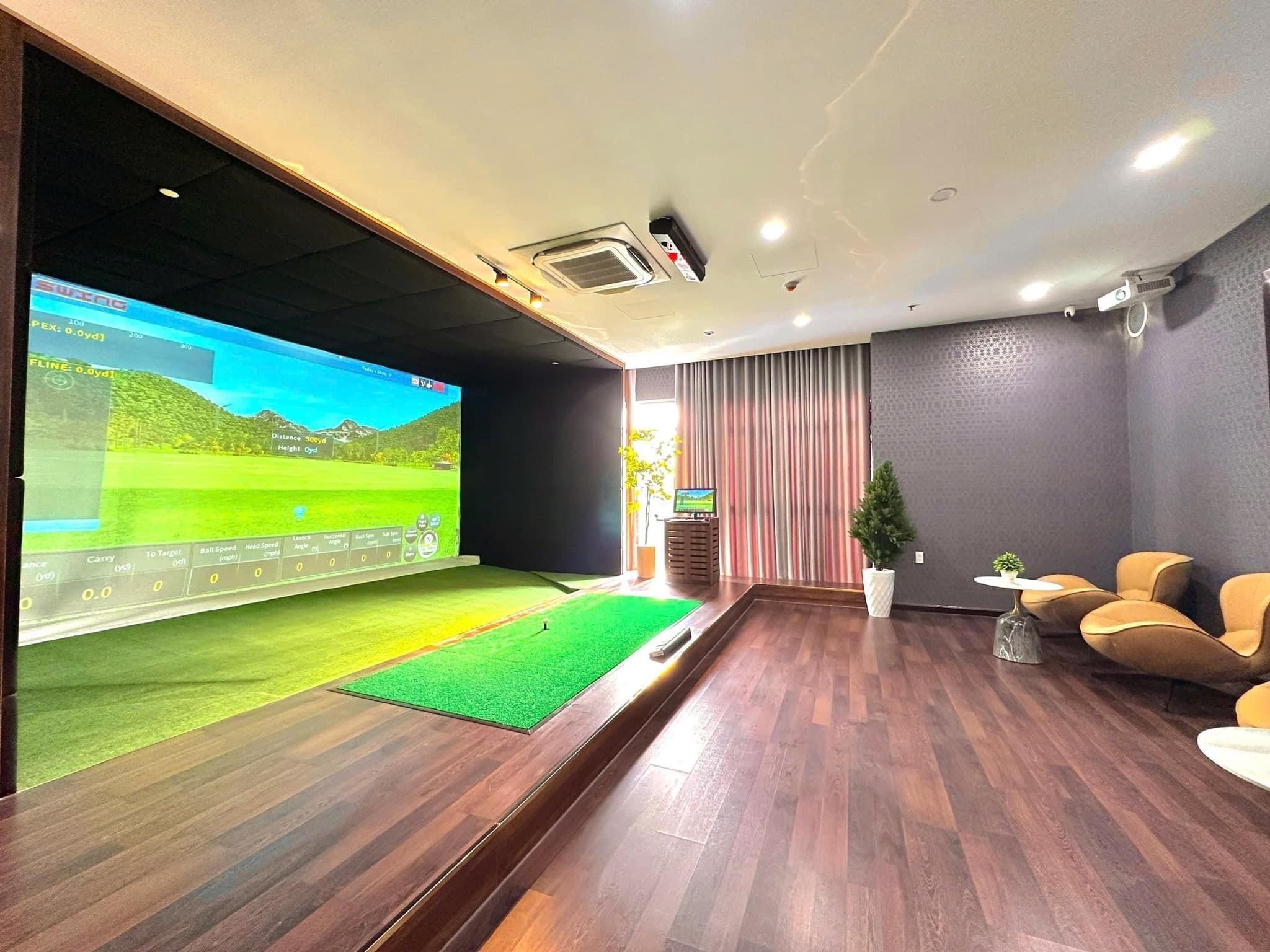 Indoor golf driving range