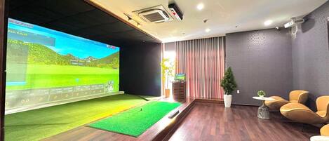 Driving range golf indoor