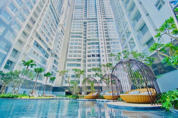 Outdoor pool, pool umbrellas, sun loungers