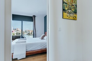 3 عدّة غرف نوم ومكواة/لوح كي وواي فاي مجانًا وملاءات أسرّة