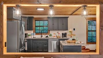 Fridge, oven, stovetop, dishwasher