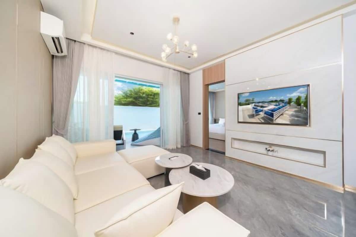 2 bedrooms, premium bedding, desk, soundproofing