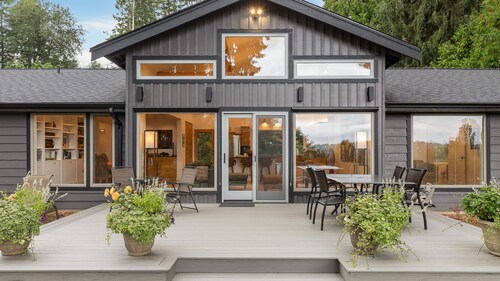 Perch - Cozy Vino Valley Vista Home with views & parking