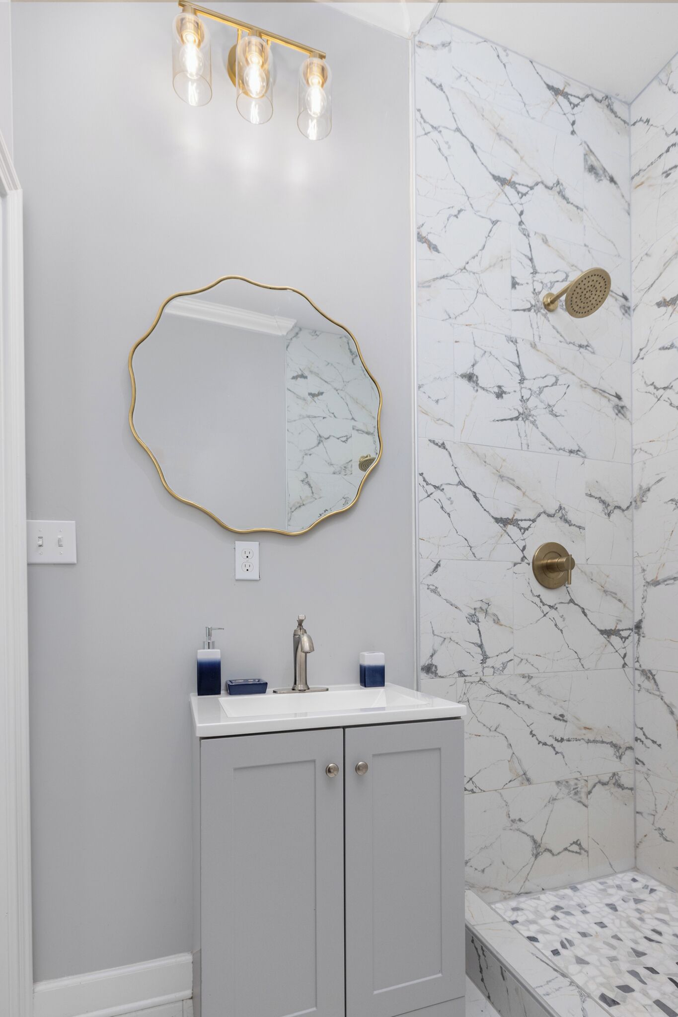 Dusche, Handtücher, Toilettenpapier