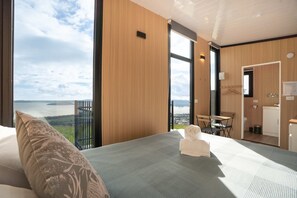 1 bedroom, WiFi, bed sheets - Aorangi Peak Cabins 3 by Tiny Away (Rotorua)
