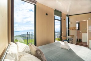 1 bedroom, WiFi, bed sheets - Aorangi Peak Cabins 3 by Tiny Away (Rotorua)