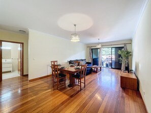 Dining - Agostinho Apartment By Atlantic Holiday (Santa Cruz)