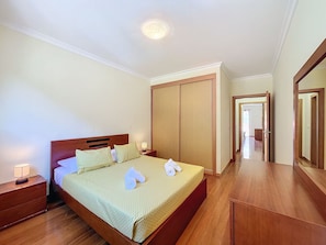 2 bedrooms, iron/ironing board, free WiFi, bed sheets - Agostinho Apartment By Atlantic Holiday (Santa Cruz)
