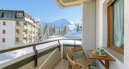 Wolf & Deer Apartment Ski-In Ski-Out 250m, Sestriere, Italy