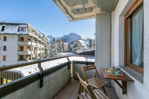Wolf & Deer Apartment Ski-In Ski-Out 250m, Sestriere, Italy