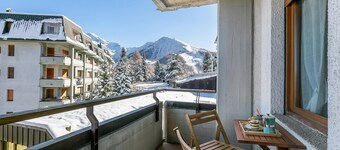 Wolf & Deer Apartment Ski-In Ski-Out 250m, Sestriere, Italy