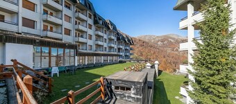 Wolf & Deer Apartment Ski-In Ski-Out 250m, Sestriere, Italy
