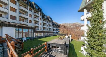 Wolf & Deer Apartment Ski-In Ski-Out 250m, Sestriere, Italy
