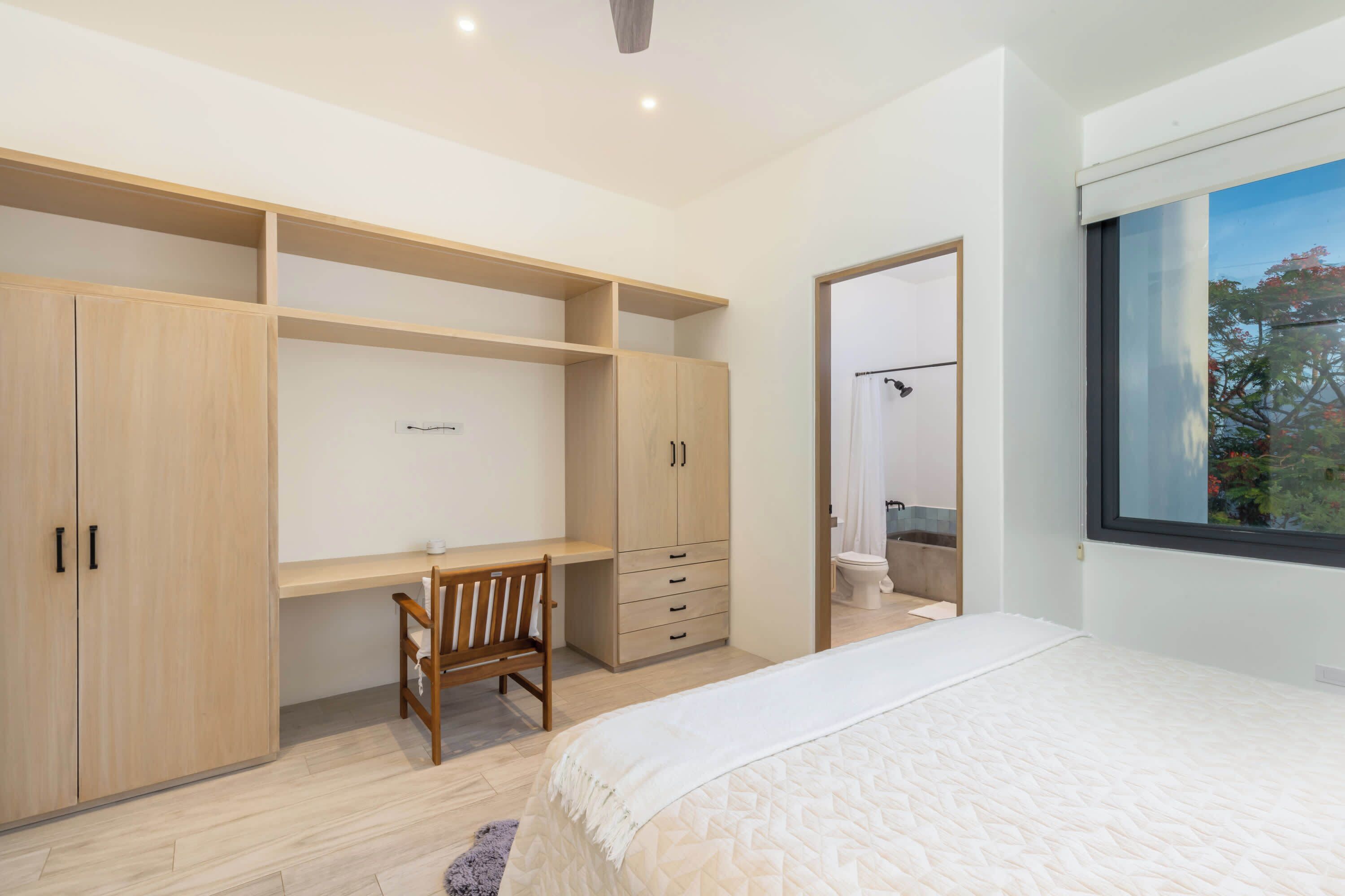 5 bedrooms, iron/ironing board, WiFi, bed sheets