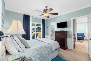 3 室のベッドルーム、デスク、アイロン / アイロン台、旅行用ベビーベッド